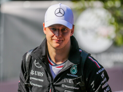 Mick Schumacher på vei inn porten til Spa-Francorchamps denne helgen. I fjor var han kun test- og reservefører. I år har han valgt konkurranseprogram ved siden av.