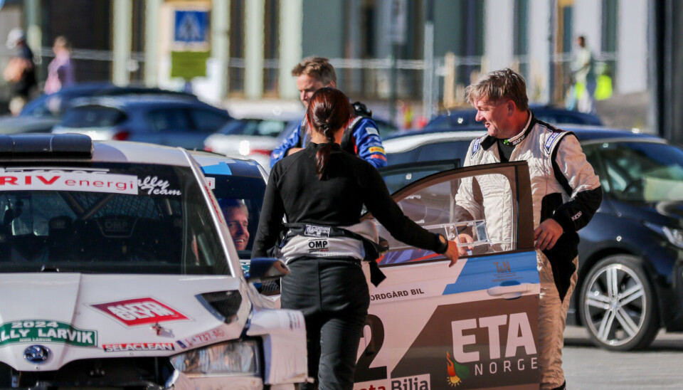 Henning Solberg, her i samtale med Frank Tore Larsen etter duellen i Larvik. Nå venter en spennende sesongavslutning på Hamar, selv om matchballen ligger hos Frank Tore.