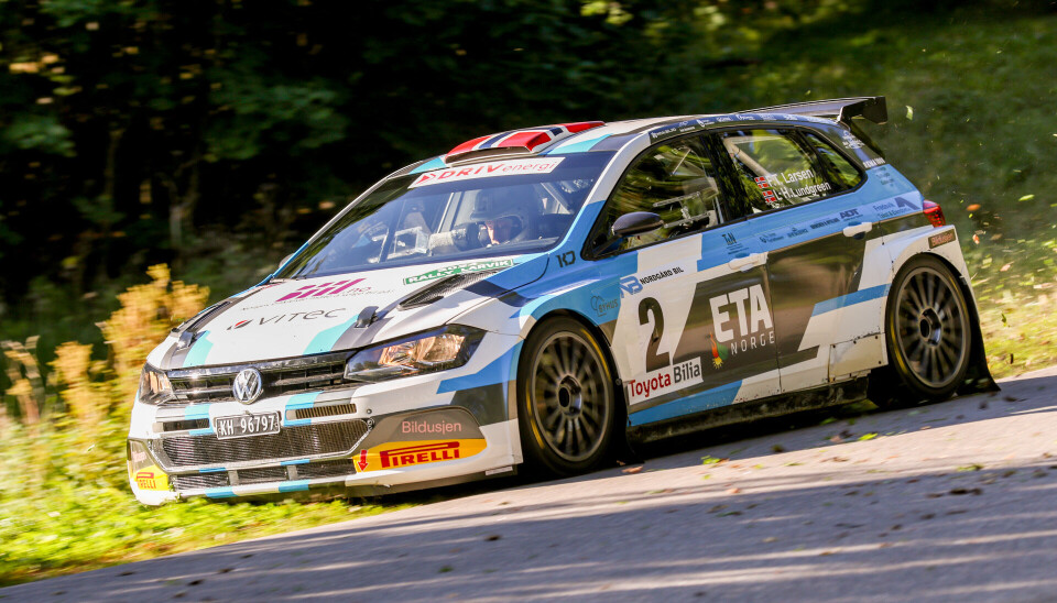 Frank Tore Larsen har tilsynelatende god kontroll på Henning Solberg, men er klar på at NM-gullet er alt annet enn avgjort.