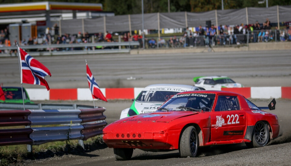 Lasse Aaberg kunne sikret NM-gullet ved å droppe å kjøre på Momarken. Årsaken: han er faretruende nær poengtrekk grunnet antallet reprimander. Men nå er de obligatoriske omganene fullført, og ingen kan definitivt ta ham igjen.