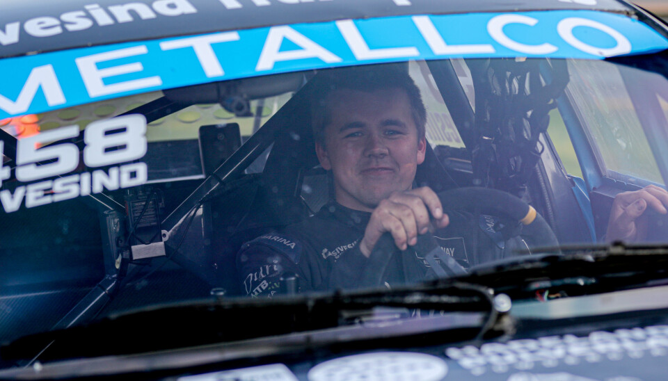 Emil Sivesind vet her innerst inne at gullet er sikret. Men - overfor Parc Fermé holder han jubelen tilbake fram til finalen er kjørt.