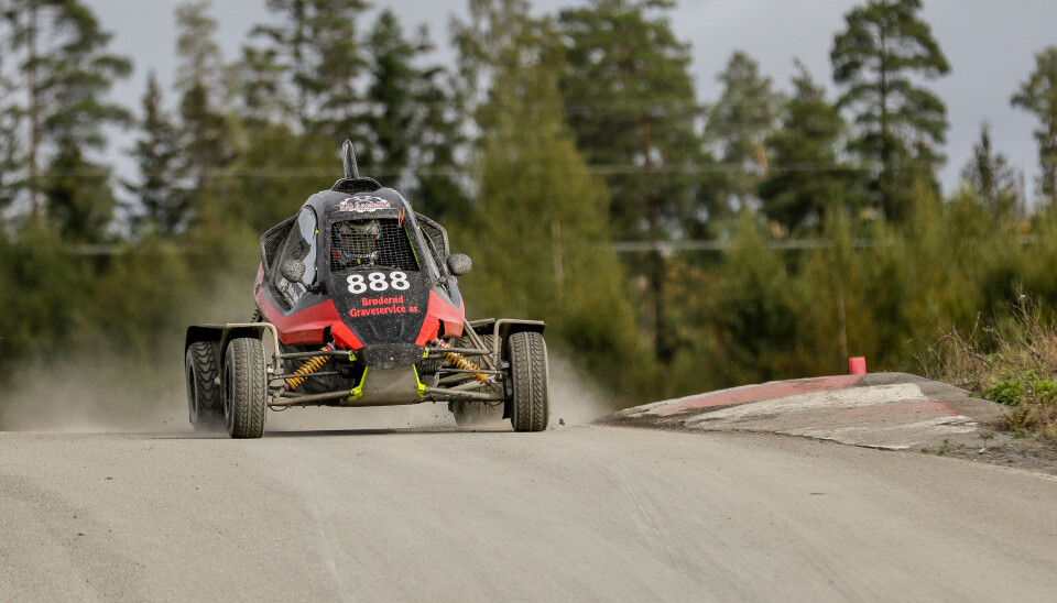 Grus var ukjent underlag for de aller fleste, blant annet Marcus Ahlmann Sæter her som for første gang fikk prøve en illsint crosskart av typen Speedcar Xtreme.