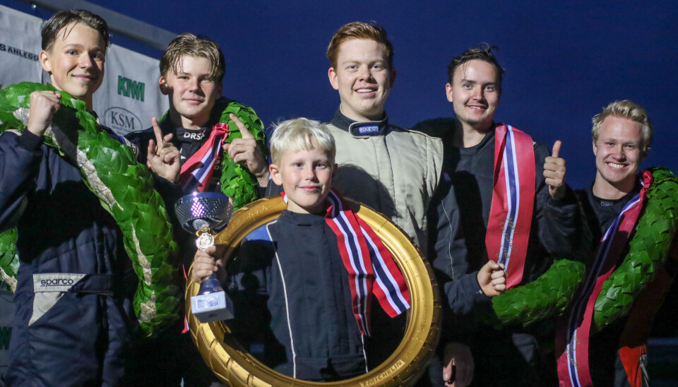 Her er årets gullvinnere i norsk crosskart. Fra venstre Even Hoff Knai (Klasse 3), Patrick Ruud (Klasse 2), Emil Skeie (Klasse 1), Dennis Vik (Xtreme junior), Sondre Brendryen (650ccm) og Thomas Eek Murstad (Xtreme). De fleste gull ble sikret under svært hektiske og spektakulære omstendigheter.