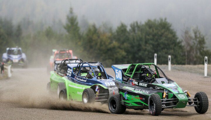 Emil Skeie i føringen på Alvin Brøderud. Norgescupgullet i Klasse 1 stod mellom disse to, og førstnevnte berget gullet med en god porsjon flaks da Brøderuds kart kapitulerte i A-finalen.