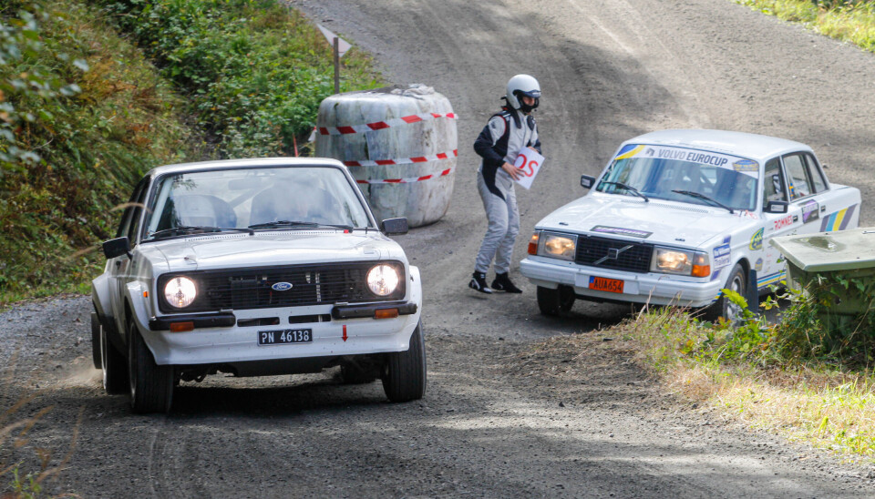 En kontrollert forbipassering under fjorårets Rally Hedemarken. Kanskje kan slike hendelser snart skje med støtte fra varslingssystemet RallySafe.