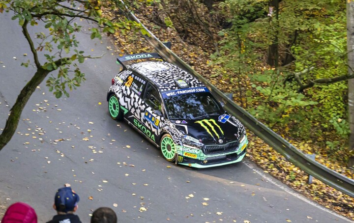 Oliver Solberg kjørte denne helgen på asfalt for første gang siden Rally Monte-Carlo i januar.