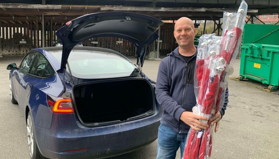 Jan Petter Haugland kjørte til Valencia for å delta i FIA Motorsport Games, og i bagasjen hadde han flagg til alle utøverne.