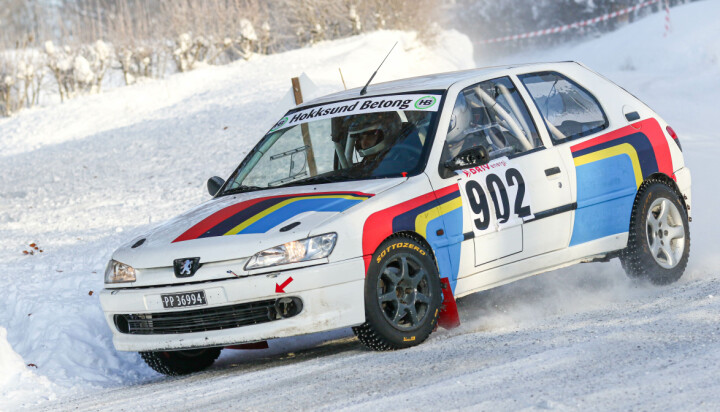 Ask Levorsen Jacobsen i aksjon med en Peugeot 306 under årets Sigdalsrally.
