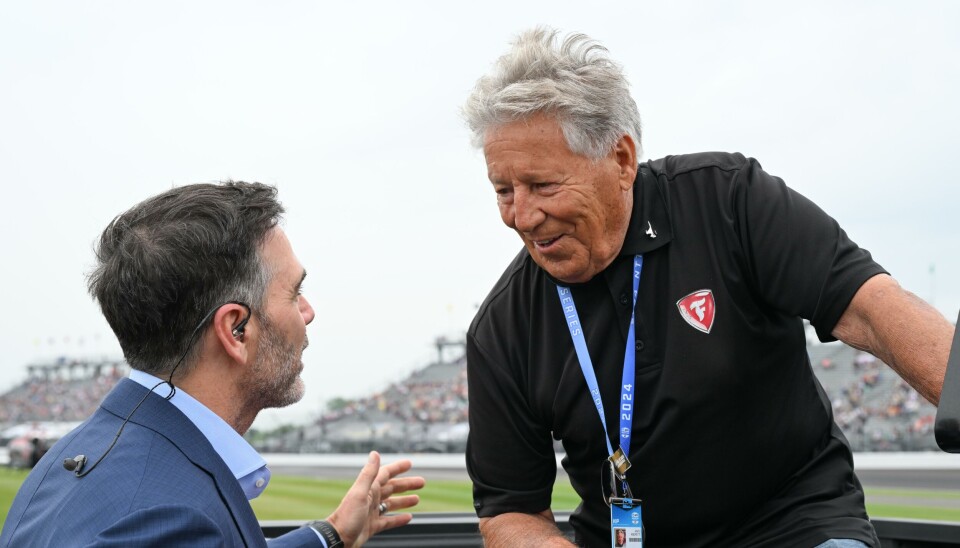 Mario Andretti er en del av teamet som er i ferd med å rulle ut på Formel 1-griden.