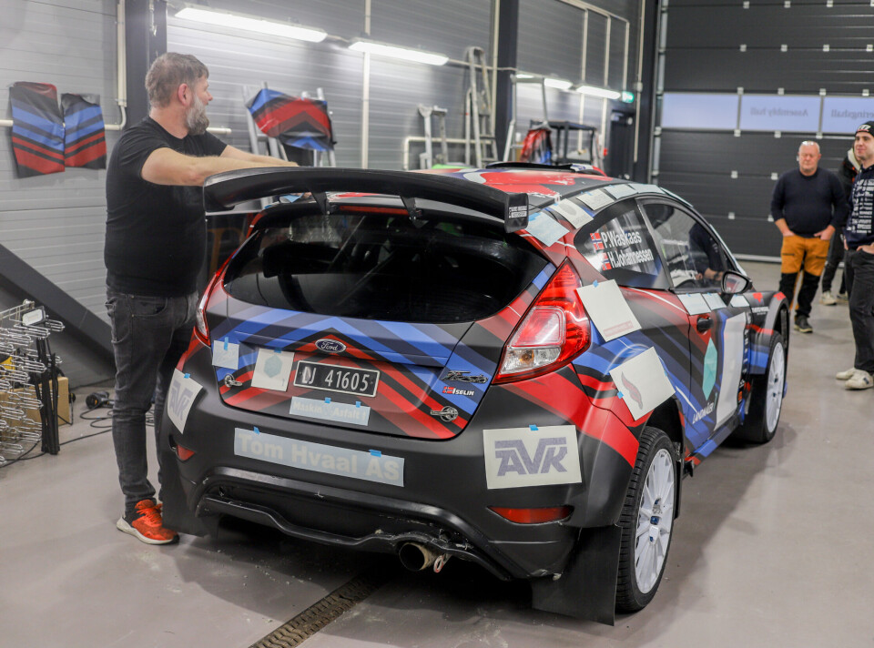 Selv om det er en tilårskommen R5-bil i toppklassen, så er den fortsatt å regne som en av mer optimale debutantbilene i denne klassen. Denne bilen ble opprinnelig kjørt av Oddbjørn Røed før Tom Hvaal AS tok over eierskapet, med blant annet Jens og Joachim Hvaal bak spakene det siste året.