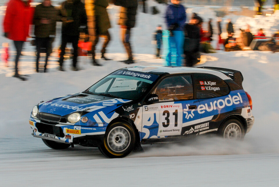 Anders Kjær, her fra Sigdalsrally tidligere år, satte et tempo uten sidestykke med tohjulsdreven bil ned Smådøla. Men han skulle ikke være alene om det.