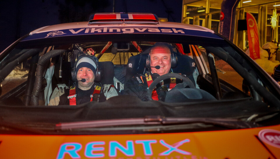 Mats Peder Hvambsahl og kartleser Raymond Braaten smilte før start, men Sigdalsrally ble ingen god opplevelse for de to.