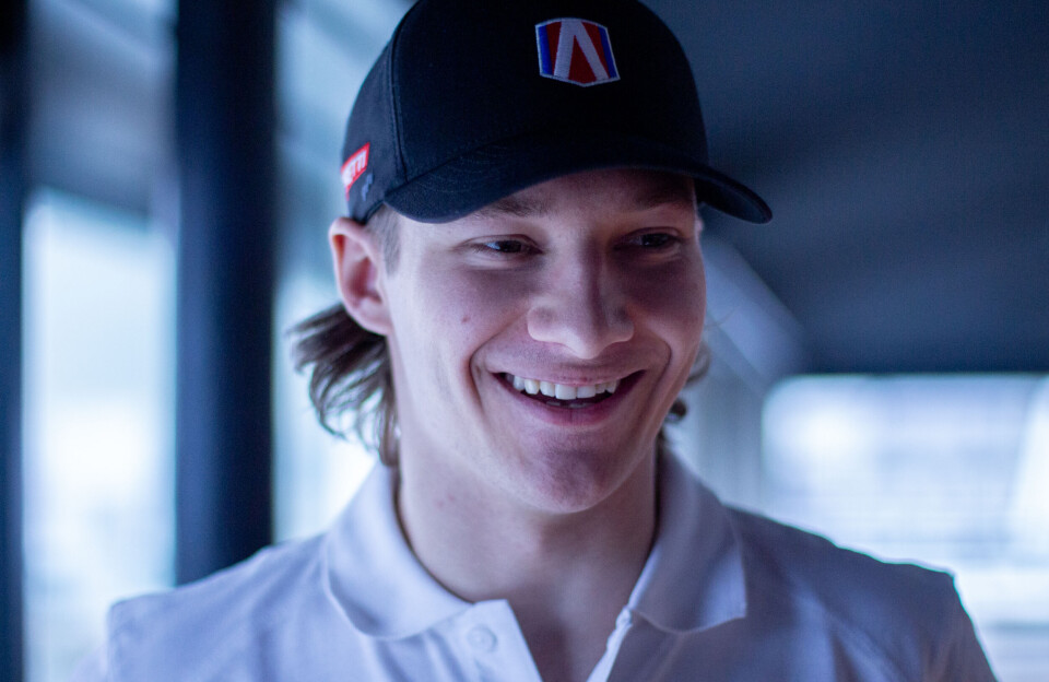 Dennis Hauger under et pressetreff i Oslo i vinter. Nå er han godt etablert i Indianapolis i USA.