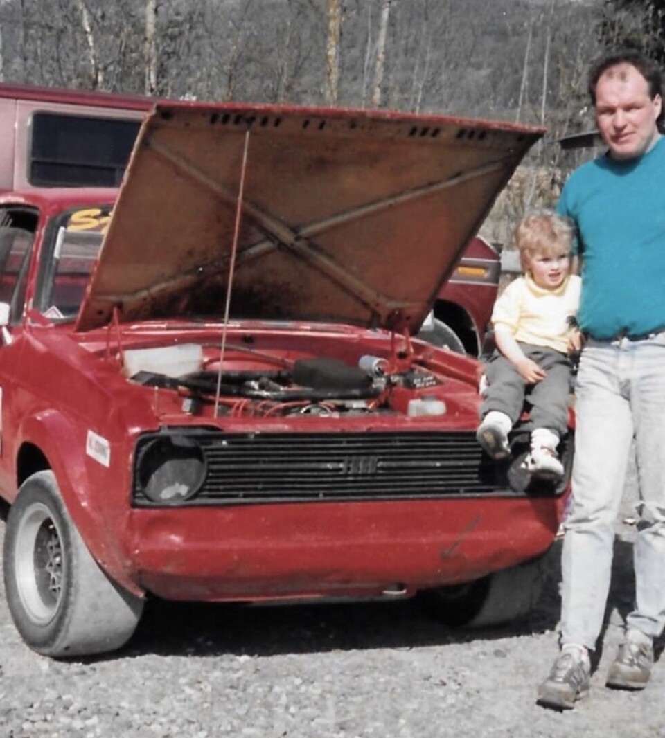 Far og sønn Bakkerud med farens MK2. Åge Bakkerud kjørte i Rallycross-NM tidlig på 2000-tallet, mens Andreas snart er tilbake i NM for fullt.