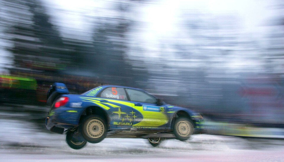 Petter Solberg over ikoniske Colin's Crest på vei mot totalseier i Rally Sverige.