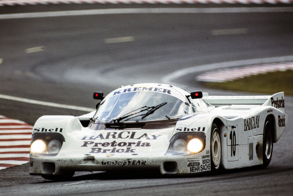 Plutselig dukket Le Mans-sjansen opp. Mario Hytten trodde han skulle kjøre en ordinær sportsbil fra Porsche. Lite visste han hva som ventet ham. Og lite visste han om hvordan det faktisk ville ende til slutt.