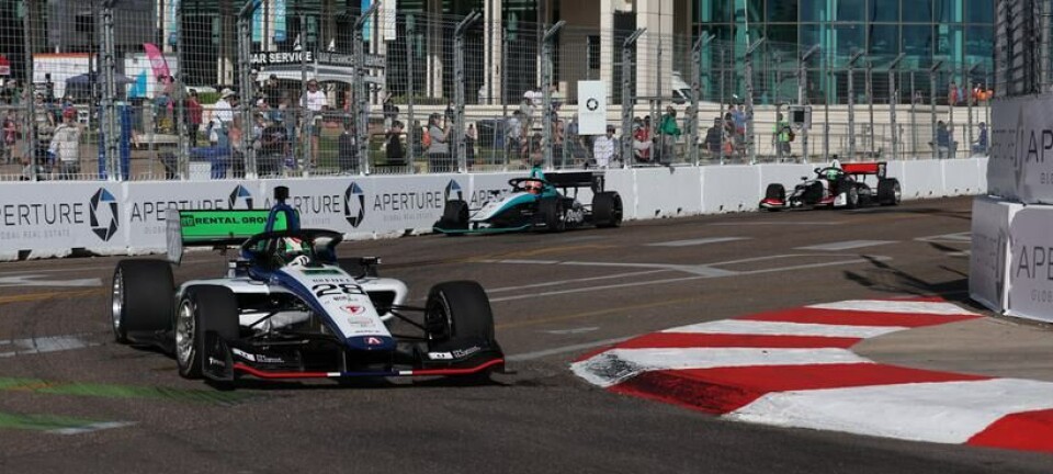 Dette er konkurrentene Dennis må overliste denne sesongen