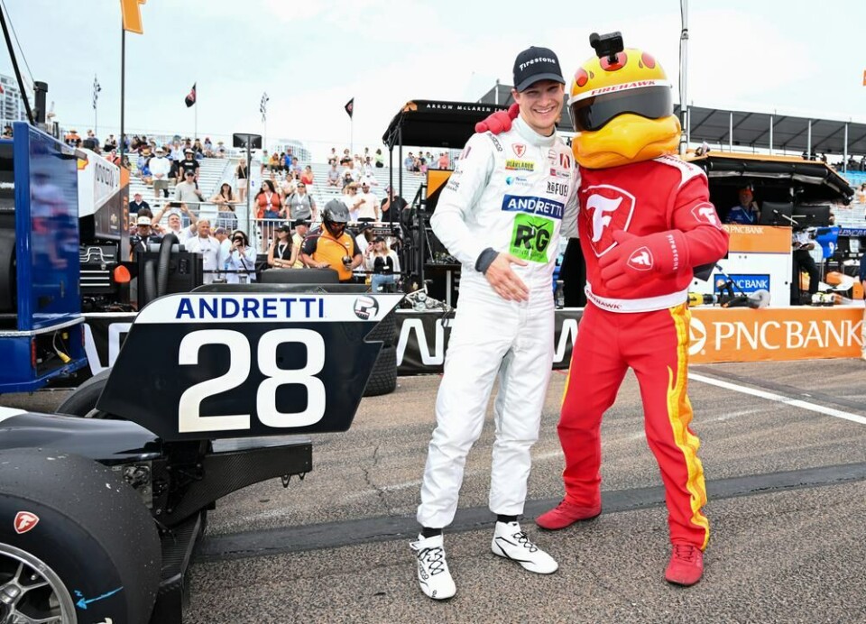 Naturlig nok god stemning på griden lørdag etter at Dennis Hauger satte en overbevisende kvaliktid som gir ham pole position søndag.