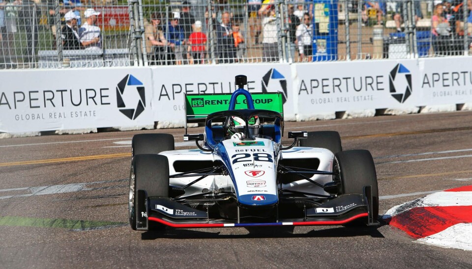 Dennis Hauger hadde full kontroll gjennom gatene i St. Petersburg i Florida og sikret en soleklar seier på første forsøk i Indy NXT.