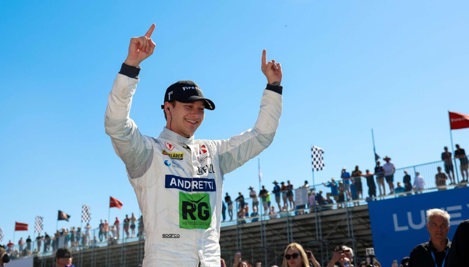 Dennis Hauger i kjent positur når han vinner. Nå avslører han hvilke detaljer som måtte til for å være så overlegen som han har vært i helgen.