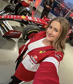 Trine (32) deler Formel 1-hobbyen med nesten 100.000 følgere