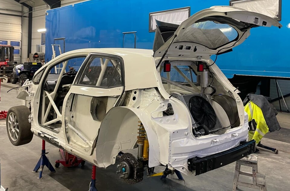 Mange nye spennende biler på vei inn til toppklassen i norsk rallycross. Her en Toyota Auris, som kommer inn med en fullblods turbomotor.