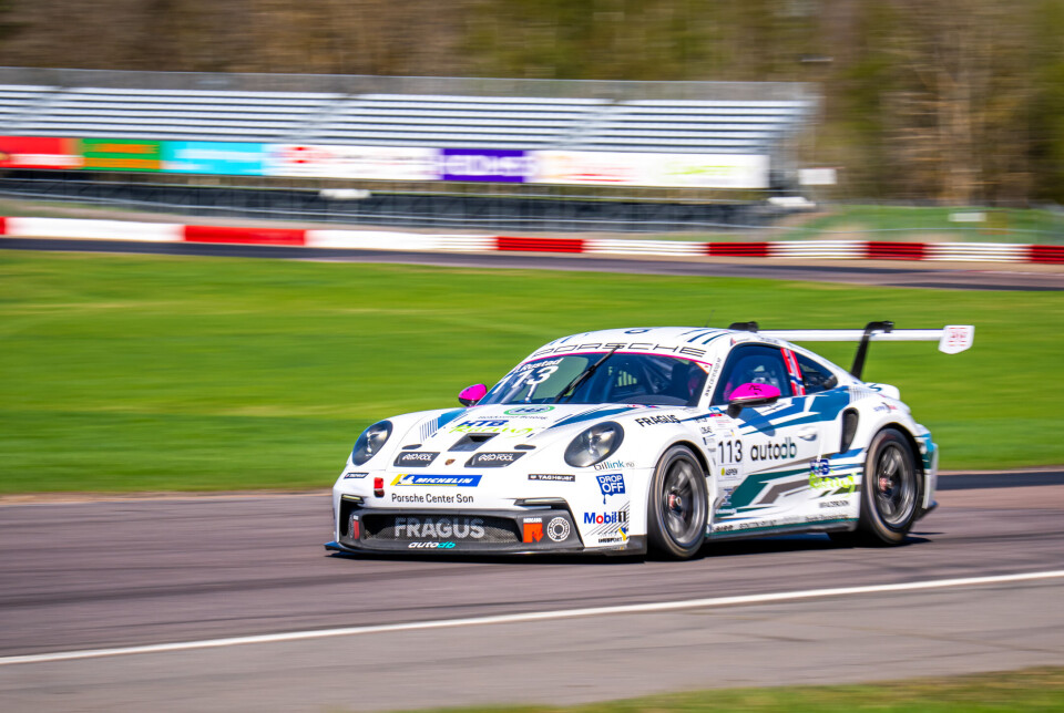 Her er Isabell Rustad i aksjon i sin nye Porsche 911 992 GT3 Cup på Mantorp Park i Sverige, og for første gang fått smake på hvilket nivå som møter henne i år.