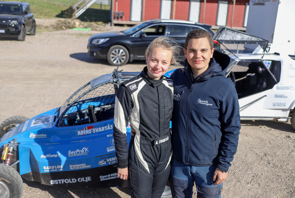 Adine Svartås har fått fra å være på midten av listene til å prege toppen i Klasse 3 i Crosskart-NM. Da er det også fint å ha en av Norges beste rallycrossførere stødig ved sin side, der kjæresten Mathias Minge ladet opp til eget NM-program med å se Adine kjøre inn til karrierens første pallplass.