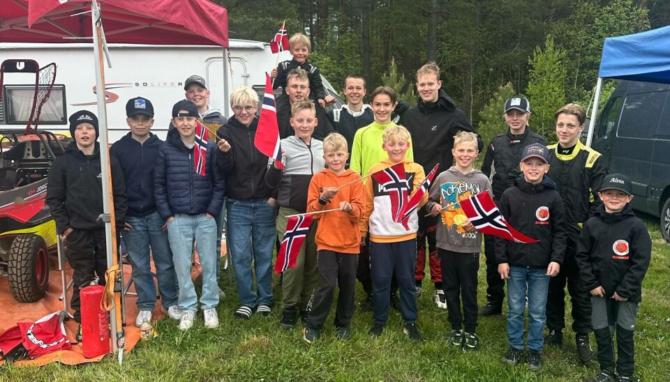 Denne norske delegasjen skulle vise svenskene hvor skapet skulle stå da SM åpnet sesongen i Nyköping denne helgen. Og det ble mange gode grunner til å juble litt ekstra med norskeflagg foruten nasjonaldagen lørdag. Magnus Bakken, Alvin Brøderud, Oliver Fredriksen, Jørgen Sørlie, Oscar Gjellum, Ludvig Høgberg, Andre Valby, Anton Bakken, Even Alexander Hoff Knai, Michael Bye Eggen, Theo Johansen, Edwin Høgberg, Jonas Sørlie, Lucas Bye Eggen, Øyvind Martin Riborg, Håkon Jacobsen Lund, Oliver Sandvoll og Alvin Sandvoll.