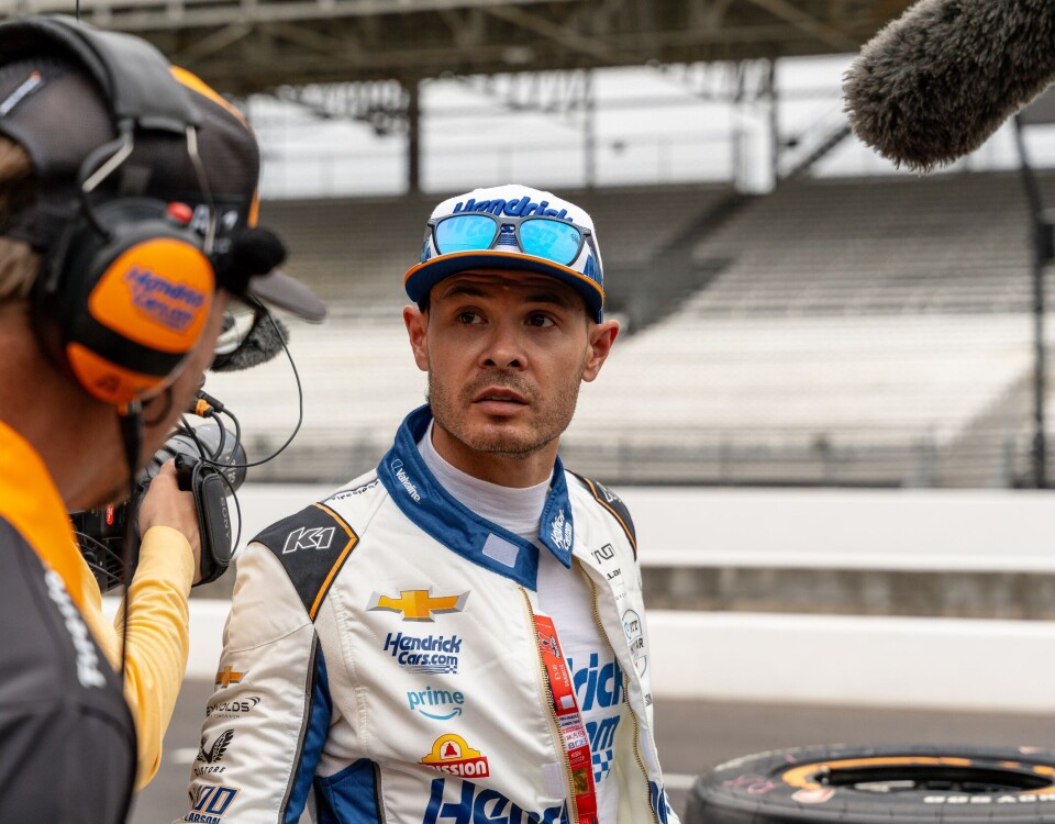Kyle Larson har en travel søndag foran seg.