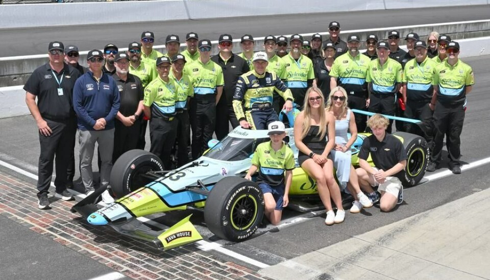 Hvis du ikke har noen spesifikke favoritter i IndyCar riktig enda, så kan Ed Carpenter være mannen å følge med på under Indy 500. For han får viktig norsk bistand under årets Indy 500, og det er fra Ayla Ågren (rød ring).