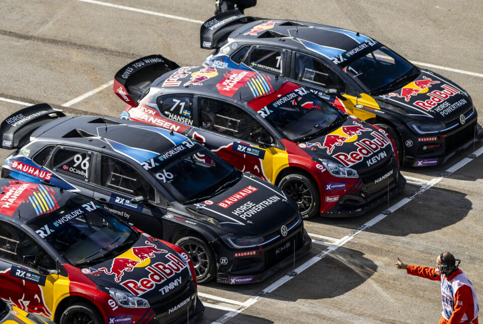 Hansen-brødrene er alltid sikre kort i Rallycross-VM. KMS-teamet har derimort vært det usikre kortet denne uka. Nå avsløres det flere detaljer om usikkerheten rundt deres deltakelse i sesongstarten i Rallycross-VM denne helgen.