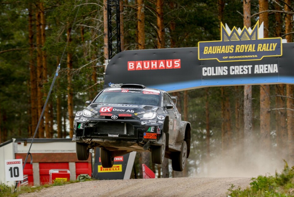 Dennis Rådström og Sunniva Rudi over Colins Crest i Royal Rally of Scandinavia 2025.