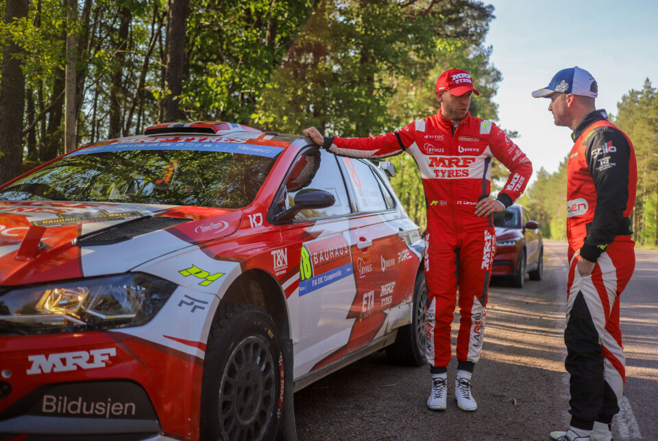 Frank Tore Larsen og Mads Østberg før start på lørdagens etapper. Én ting hadde de til felles; palltempoet fra fredagen var det ingen som dessverre klarte å opprettholde. Nå forklarer de hvorfor.