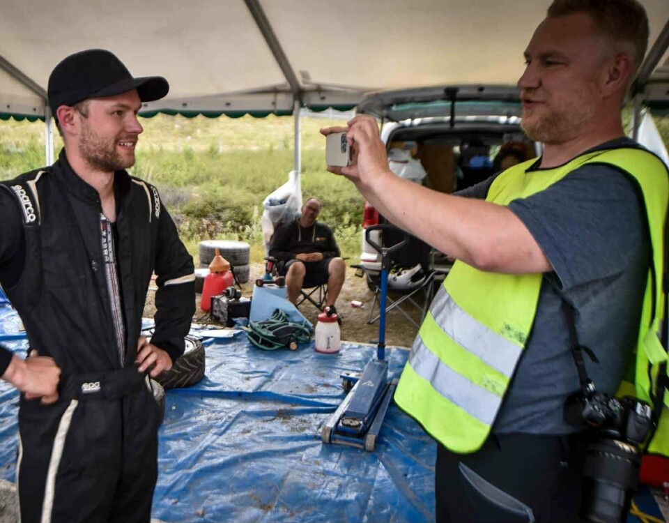 Stian Ormestad intervjuer Heine Rudi under Smådølsfestivalen sist uke.