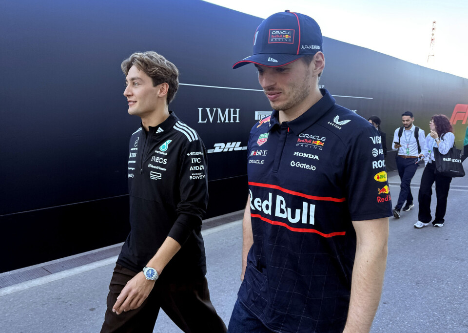 Goerge Russell og Max Verstappen fortsetter etter alle solemerker for sine eksisterende team i 2026.