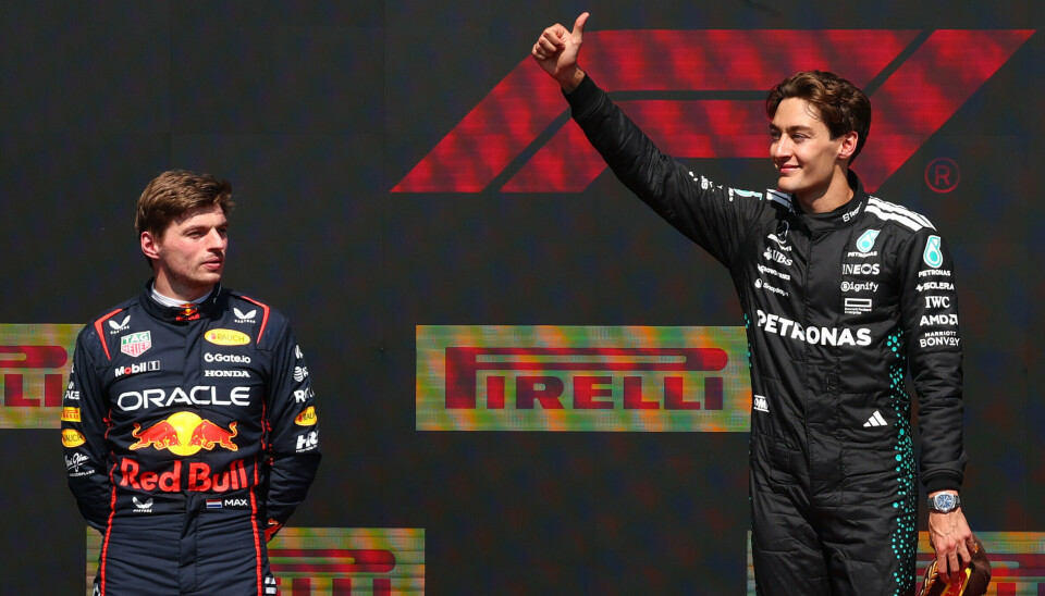 Nye rapporter tyder på at det er George Russell som får tillit i Mercedes også i 2026, mens Max Verstappen blir værende i Red Bull.