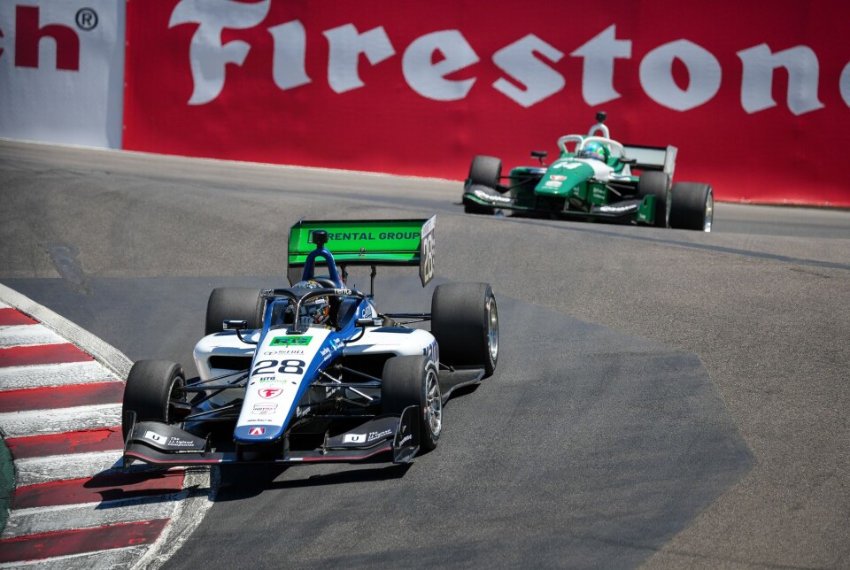 Dennis Hauger ned den kjente og myteomspunnende svingkombinasjonen Corkscrew på California-banens høyeste punkt.
