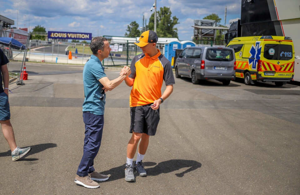 Nicolas Todt på plass i support-paddocken for å hilse på Martinius Stenshorne, og for å fortelle Parc Fermé om jobben som nå legges ned for å sikre ungguttens fremtid i Formel 2.