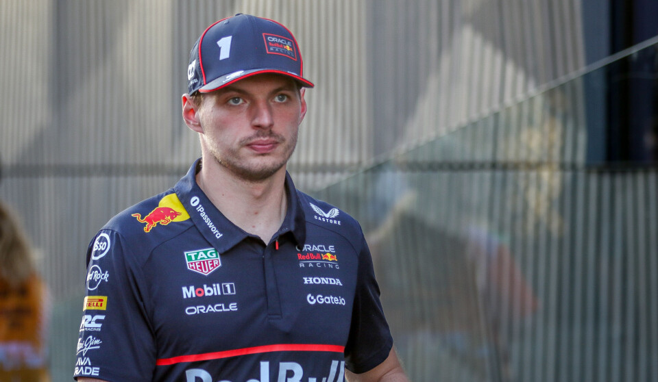 Max Verstappen elsker å kjøre bil, uansett kategori og klasse. Nå bytter han ut sin Formel 1-bil fra Red Bull med en Porsche Cayman GT4 på Nürbugring Nordschleife, og skal han vinne må han blant annet slå en av Norges beste utøvere på denne banen.