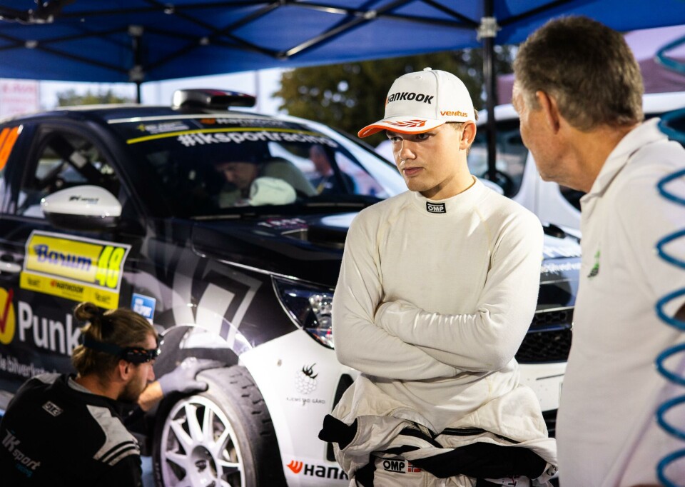 Karl Peder Nordstrand har et solid apparat i ryggen. Blant annet en svært erfarne rallyprofilen Bernt Kollevold stilte opp som førercoach sist helg.