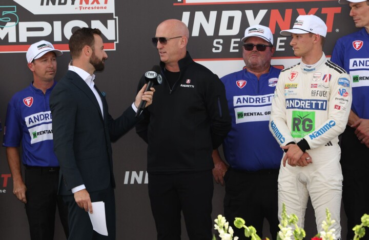 Dan Towriss kunne gi klare hint til reporter James Hinchcliffe om at det skjer ting i Andretti-kulissene som virker svært lovende for Dennis Hauger sin del.