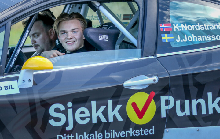 På rekordtid har 18-årige Karl Peder Nordstrand bygd opp et solid tempo på asfalt, og nå har han markert seg med dobbeltseier i Rally-NM før finalen på hjemmebane.