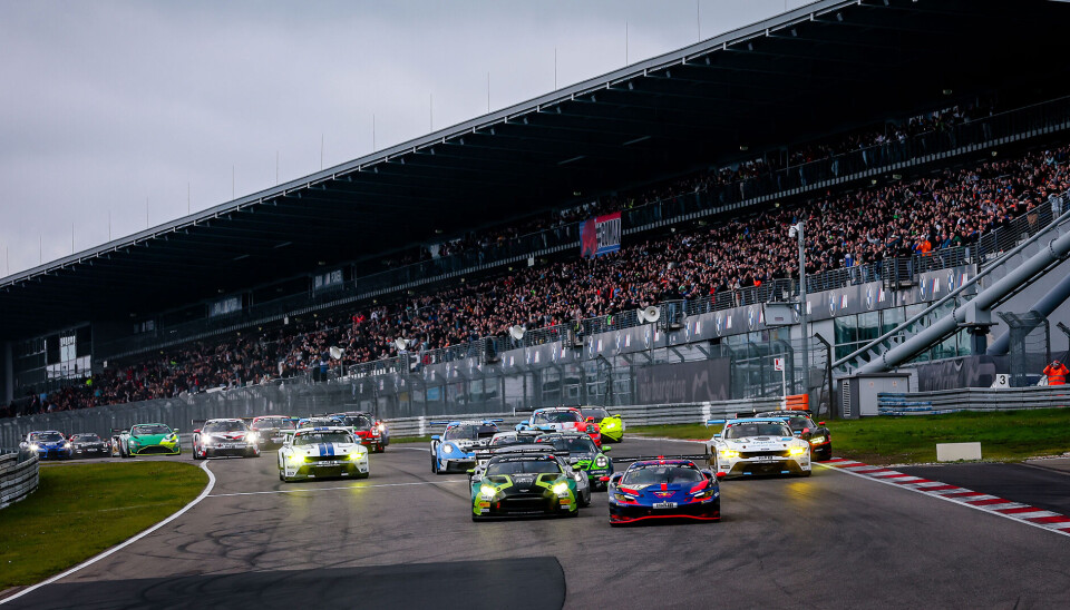 Christian Krognes i sin Aston Martin, side om side med Max Verstappen i sin Ferrari for anledningen. Et øyeblikk som nordmannen håper vil gjenta seg ved mange anledninger i framtiden.