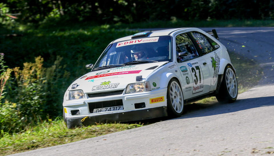 Richard Haget er selv en habil rallyfører med mer enn 20 års erfaring. Her fra Rally Larvik i 2024 bak rattet på en Opel Kadett GSI, relativt identisk med den bilen han selv var kartleser i sammen med Svein Tore Løvhøiden.