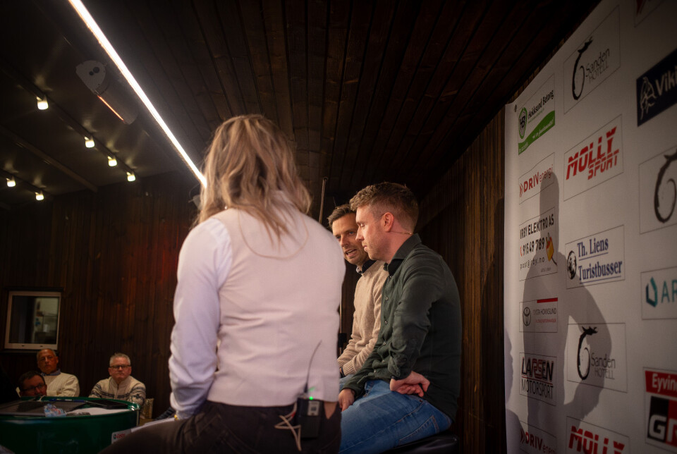 Konferansier Molly Pettit forsøkte å lure historier ut av Eyvind og Frank Tore hvor ikke alt var like rosenrødt. Men helt saftig ble det kanskje ikke, foruten en interessant sluttspurt på NM-finalen i 2022.