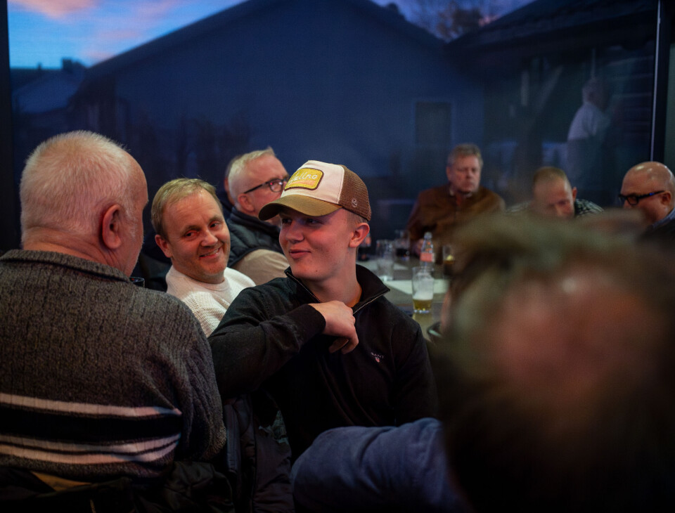 Som lokal bilsportprofil skulle det bare mangle at Martinius Stenshorne ikke skulle stille opp når det var lokalt bilsportevent i bygda. Pappa Martin har allerede tatt del i dette miljøet i en god del tiår, og mange ville naturlig nok hilse på og slå av en prat med lokalmiljøets for tiden aller største internasjonale bilsportprofil.